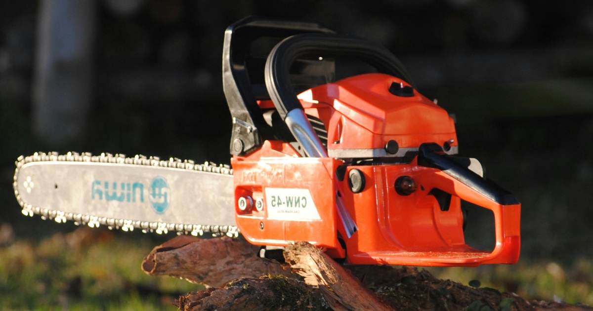 akkusahan terän vaihto ja huolto