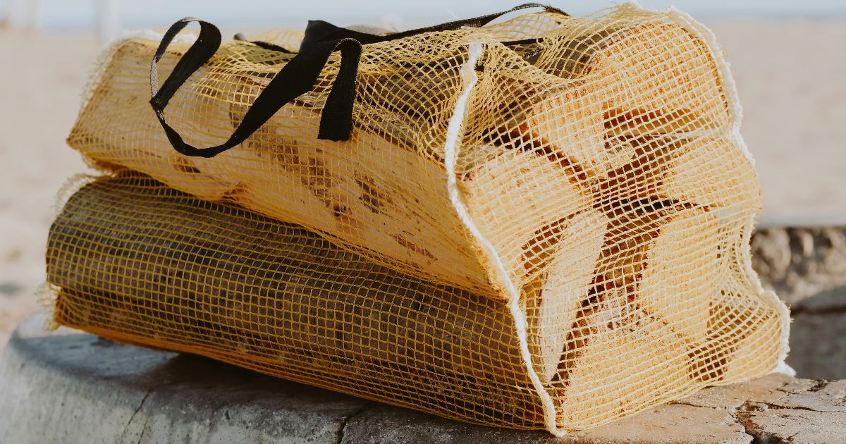 polttopuita klapisäkissa